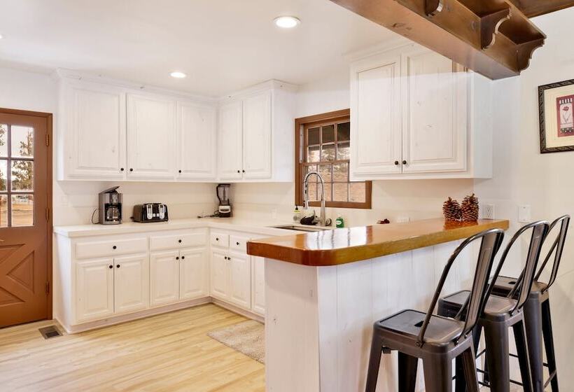 호텔 The Bell Tower #1996