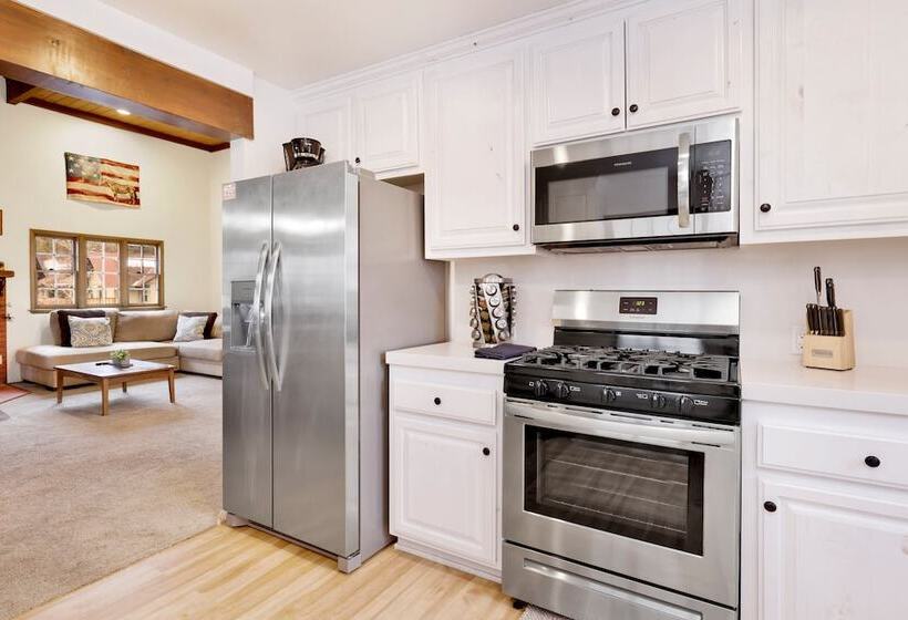 호텔 The Bell Tower #1996