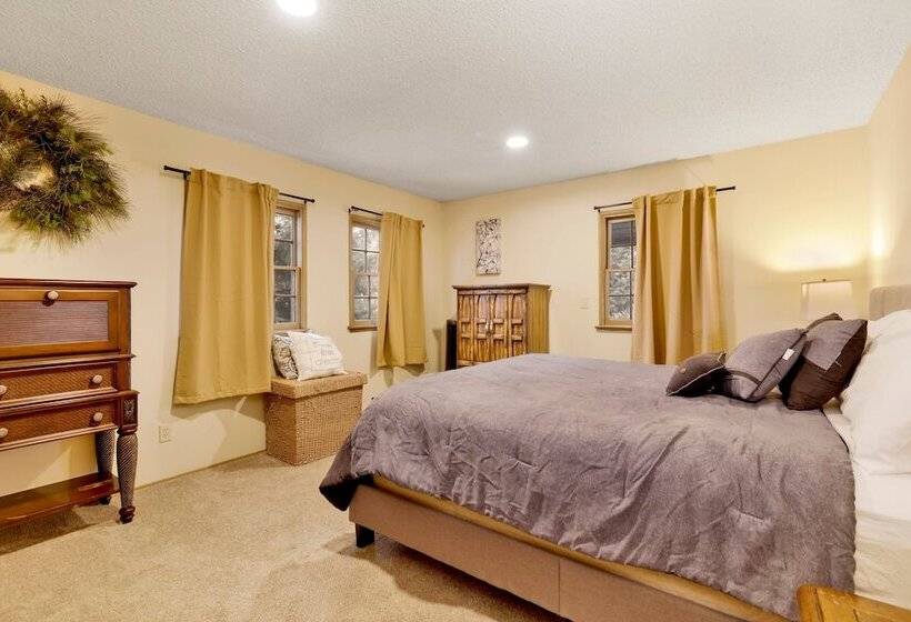 호텔 The Bell Tower #1996