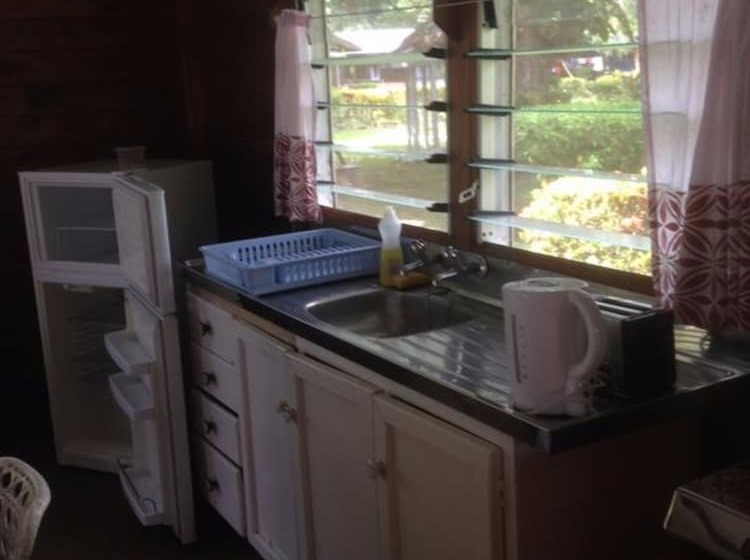 هتل Vaiala Beach Cottages