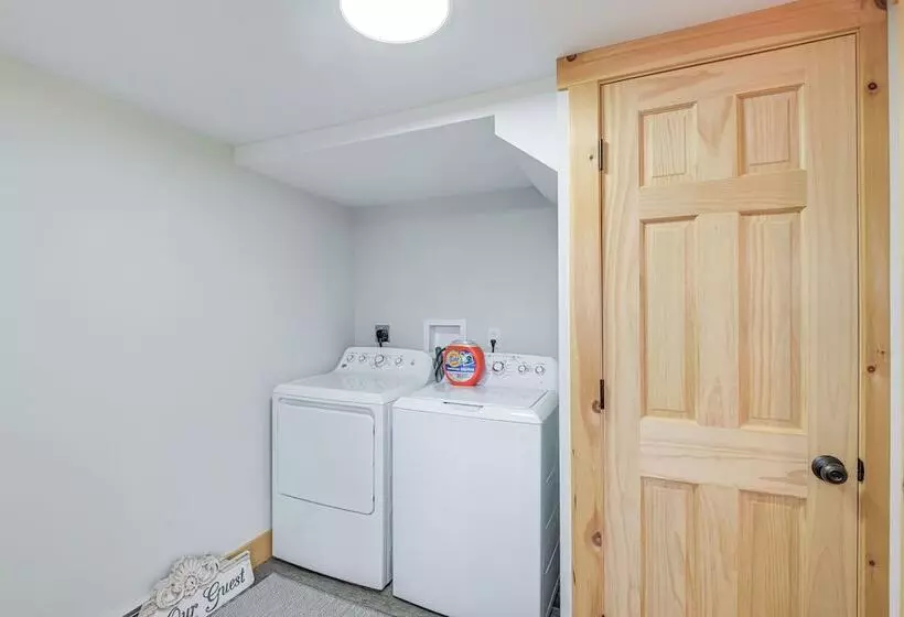 Idyllic Eastbrook Cabin: Lake Access, Near Acadia!