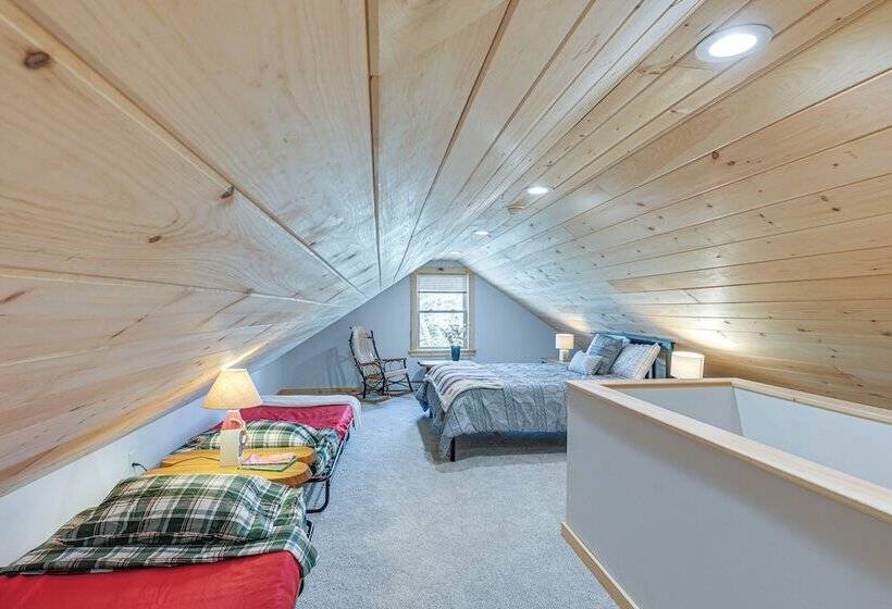 Idyllic Eastbrook Cabin: Lake Access, Near Acadia!