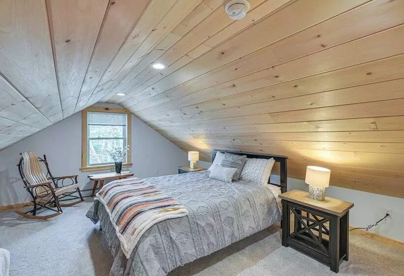 Idyllic Eastbrook Cabin: Lake Access, Near Acadia!