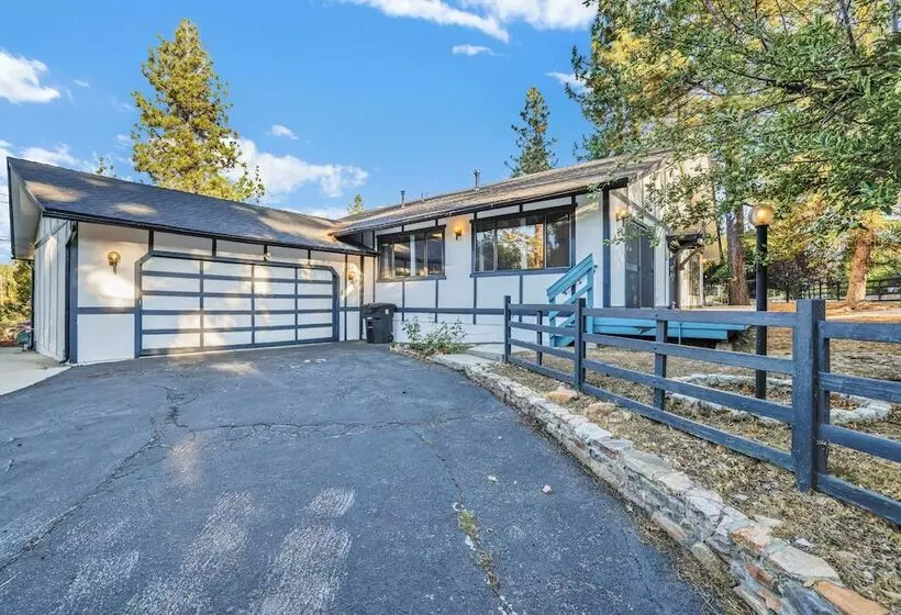 Maple Leaf Retreat #2330