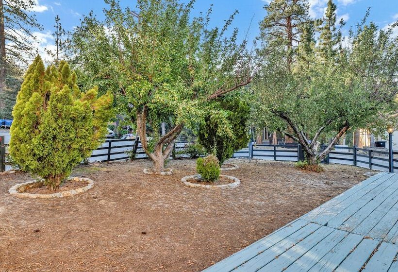 Maple Leaf Retreat #2330