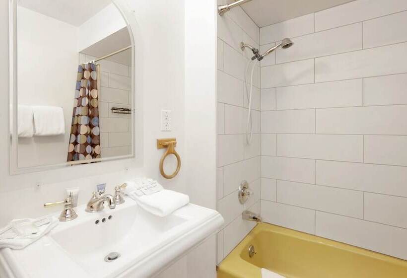 Maple Leaf Retreat #2330