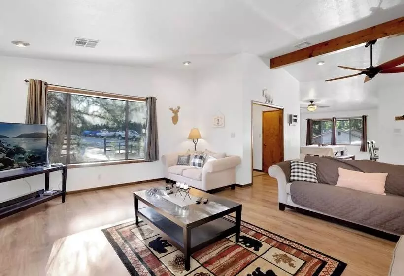 Maple Leaf Retreat #2330