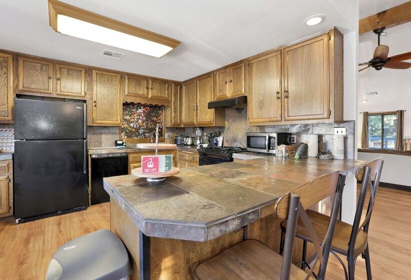 Maple Leaf Retreat #2330