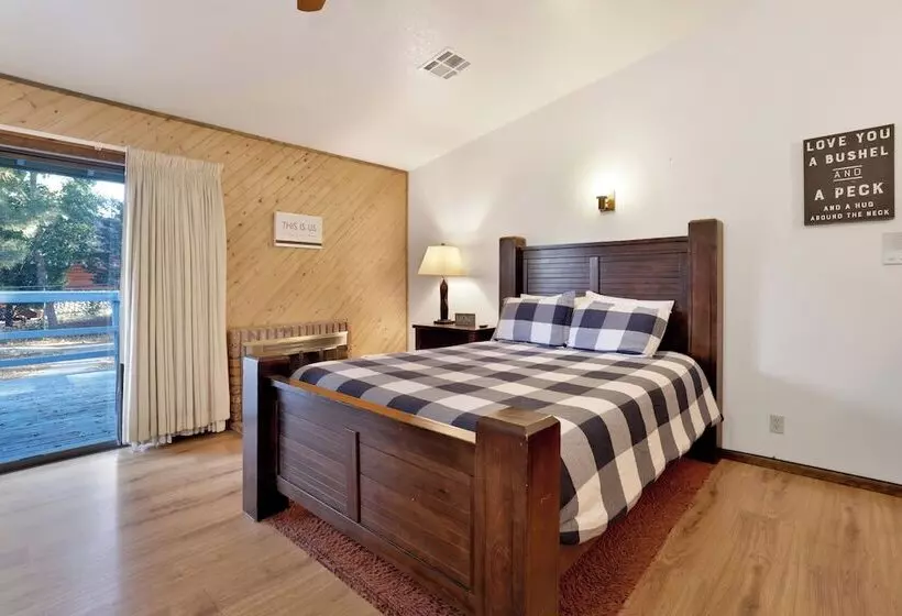 Maple Leaf Retreat #2330