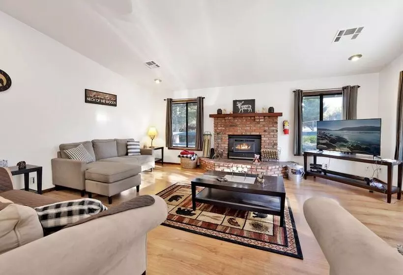 Maple Leaf Retreat #2330