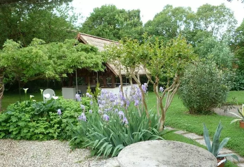 ペンション Gîte Domaine Les Massiots
