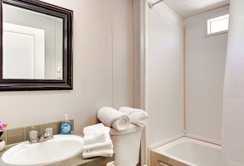 Pet Friendly Palm City Home: 14 Mi To Beach!