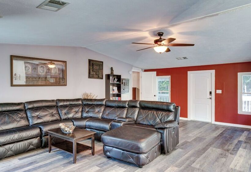 Pet Friendly Palm City Home: 14 Mi To Beach!