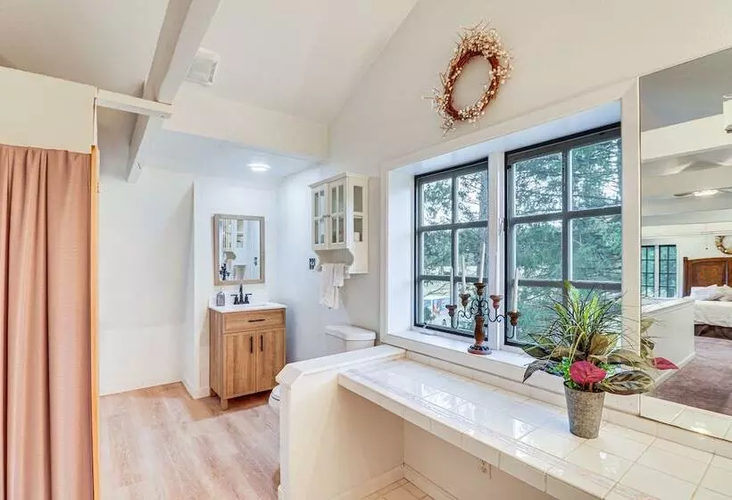 Secluded Bigfork Cabin W/ Yard & Fire Pit!