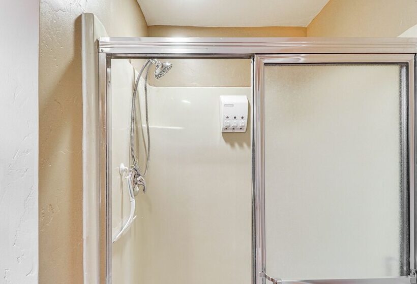 Secluded Bigfork Cabin W/ Yard & Fire Pit!