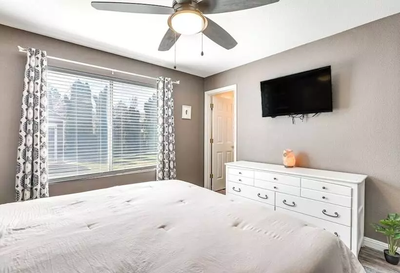 Sparks Home W/ Home Gym   Close To Casinos!