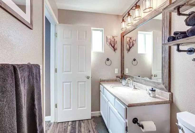 Sparks Home W/ Home Gym   Close To Casinos!