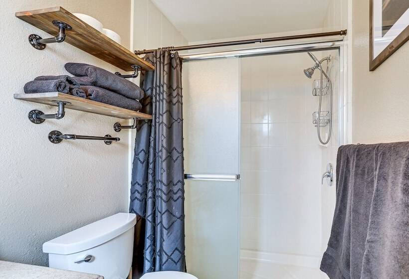 Sparks Home W/ Home Gym Close To Casinos!