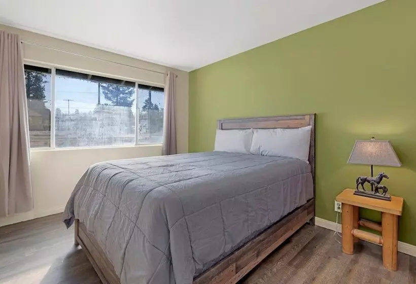 The Farmhouse Experience #1900