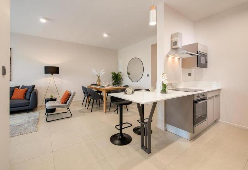 تختخواب و صبحانه The Luxury Verdant Garden