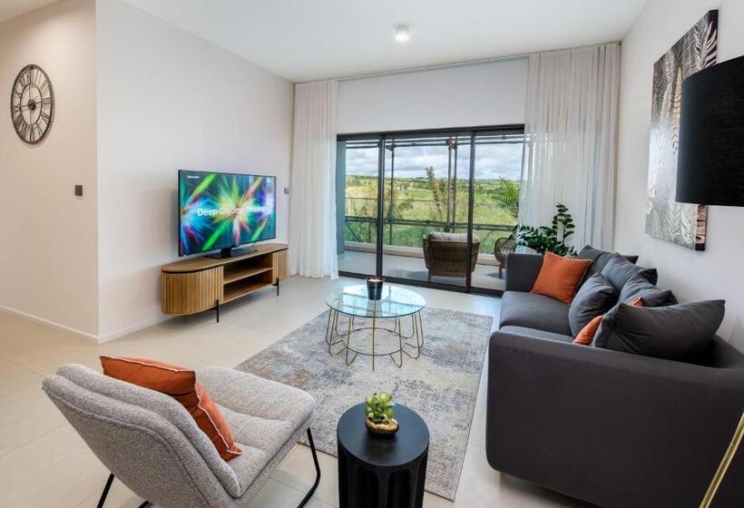 تختخواب و صبحانه The Luxury Verdant Garden