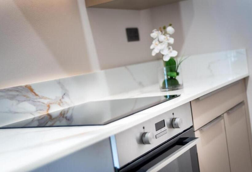 تختخواب و صبحانه The Luxury Verdant Garden