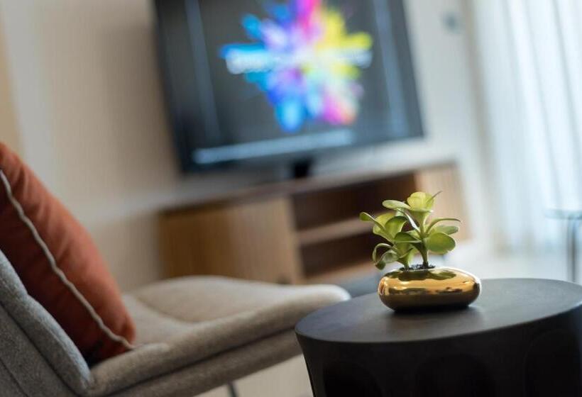 تختخواب و صبحانه The Luxury Verdant Garden