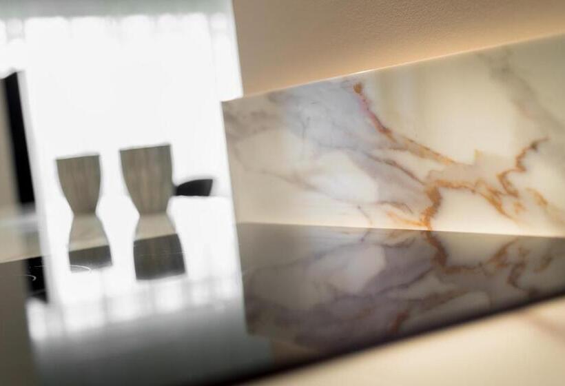 تختخواب و صبحانه The Luxury Verdant Garden