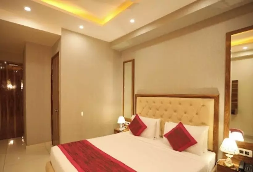 Hotelli The Orion Premium Suites