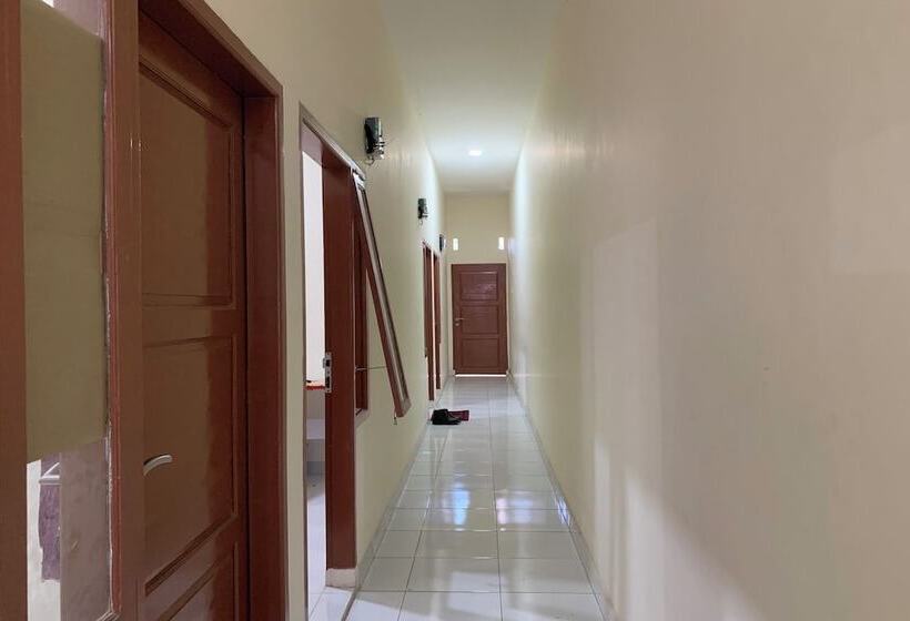 Otel Oyo 94020 Lia Kost Syariah