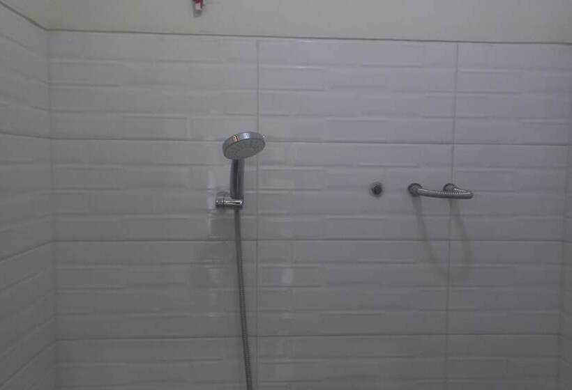 Otel Oyo 94020 Lia Kost Syariah