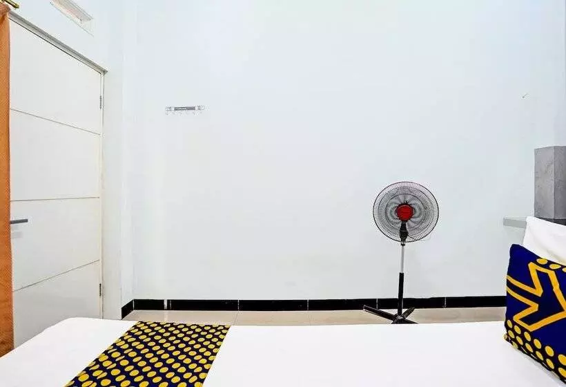 Hotelli Oyo 94020 Lia Kost Syariah