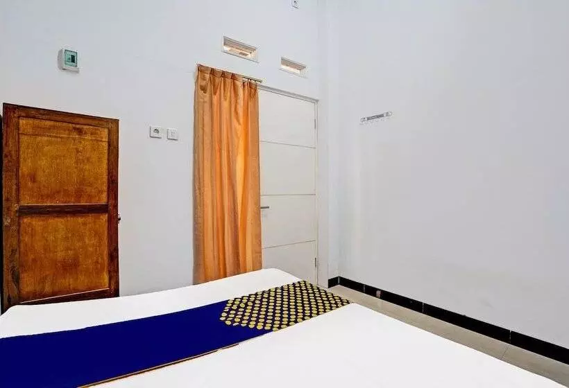 Hotelli Oyo 94020 Lia Kost Syariah