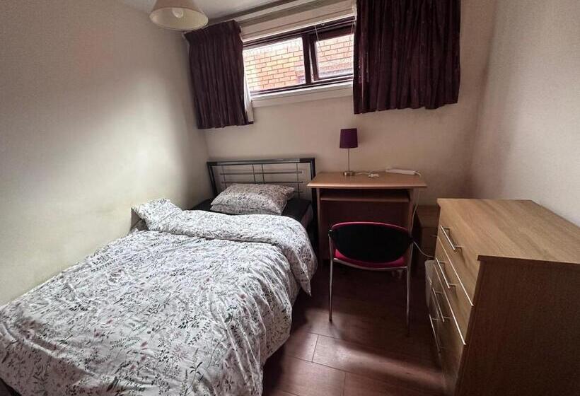 Pensió Double Room In Shared Flat Near Uni &shopping Center & Free Parking