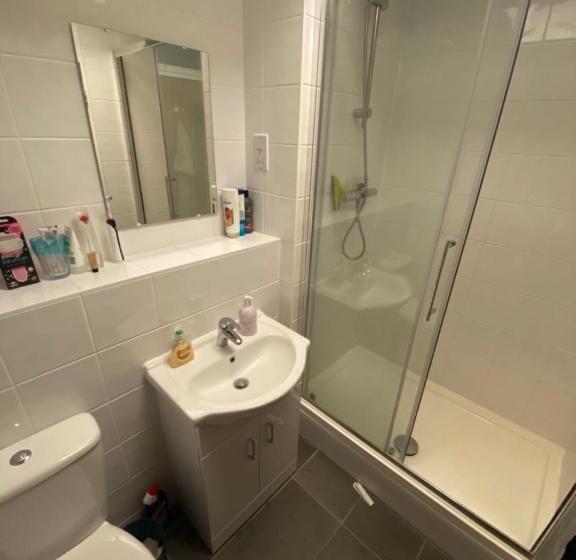 Pensió Double Room In Shared Flat Near Uni &shopping Center & Free Parking