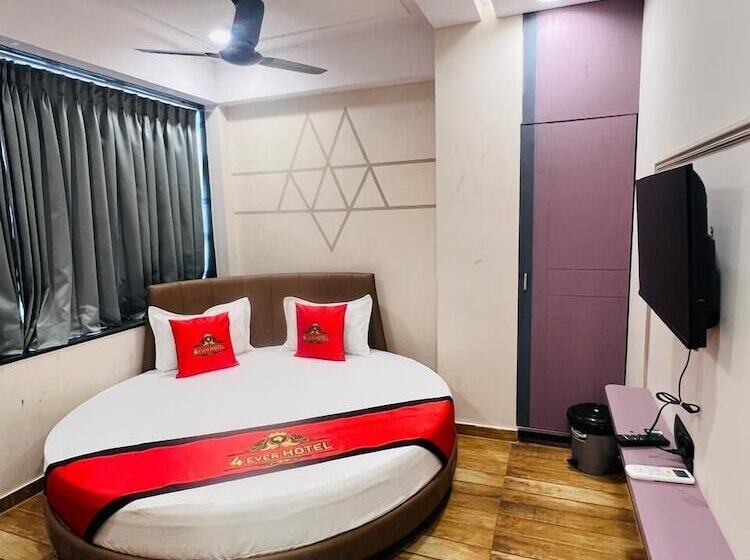 4 Ever Hotel ,surat