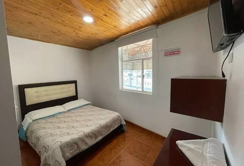 ホテル Gold Fénix J&b