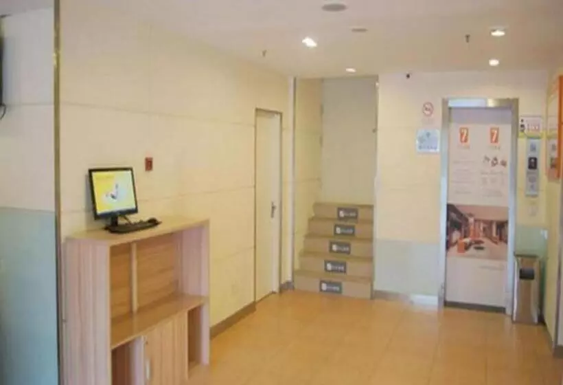 Hotelli 7 Days Inn Beijing Xueyuan Road Liudaokou Subway Station Branch