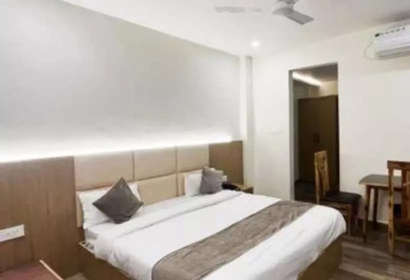 Fabhotel Prakash