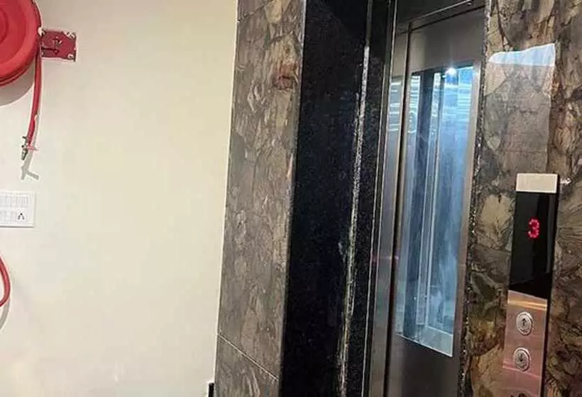 Fabhotel Prakash