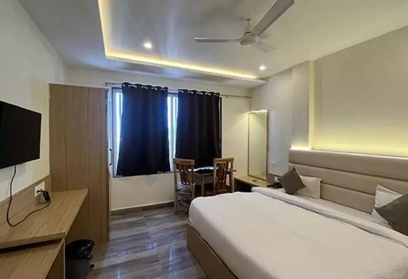 Fabhotel Prakash