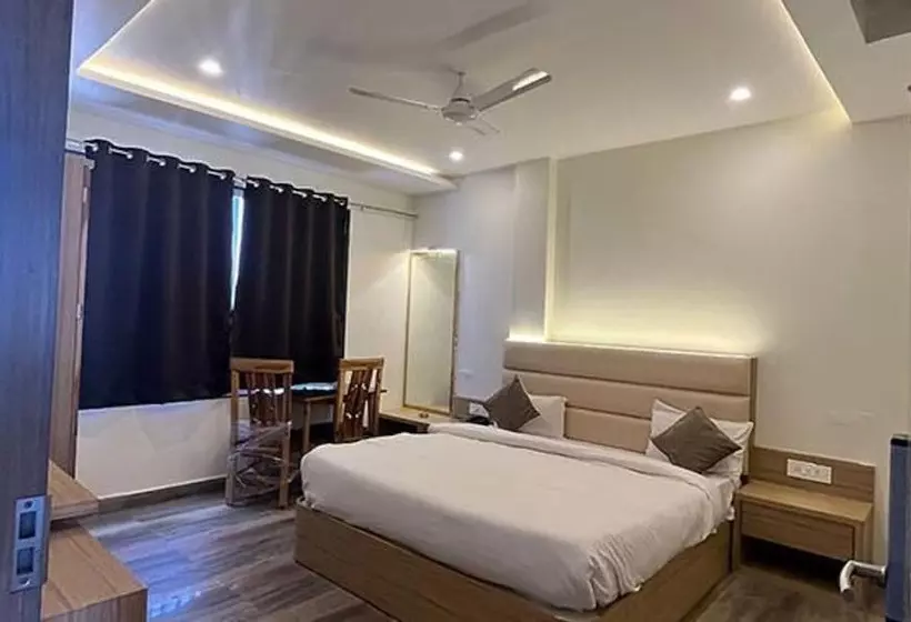 Fabhotel Prakash