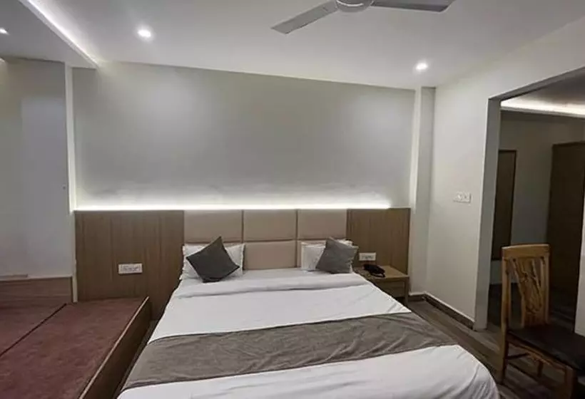 Fabhotel Prakash