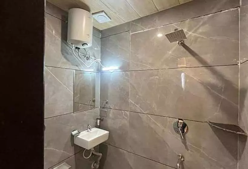 Fabhotel Prakash