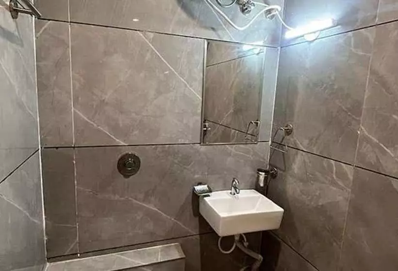Fabhotel Prakash