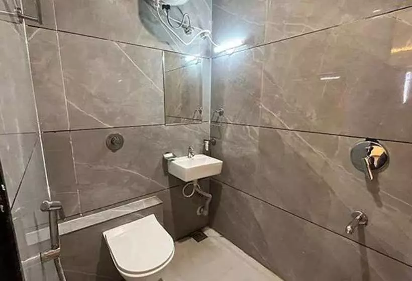 Fabhotel Prakash