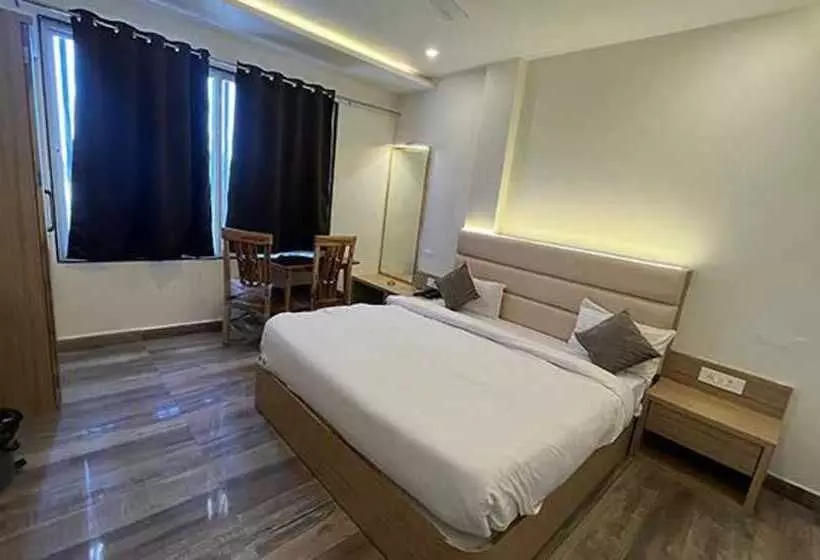 Fabhotel Prakash
