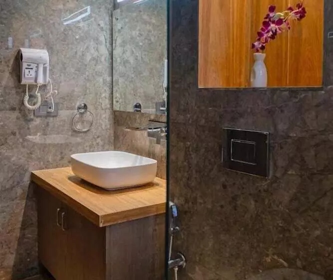 The Eden Inn  A Lake View Hotel, By The Saga Stays, Baga, Arpora