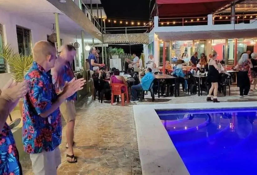 Hotelli Pelican Inn At Las Dunas Chelem