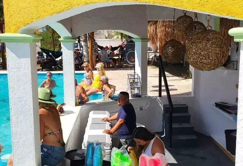 Hotelli Pelican Inn At Las Dunas Chelem